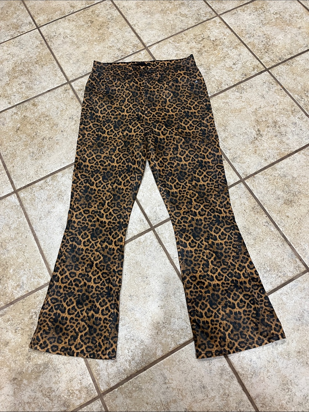 7 for All Mankind Leopard Print HighriseSlim fit KickFlare Jeans Size 28Like New